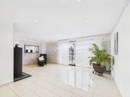 CAM03818G0-PR0042-STILL026