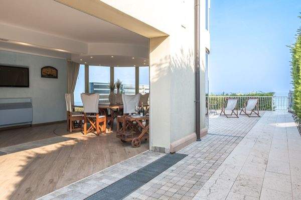 011-Yacht House-Desenzano-17.jpg