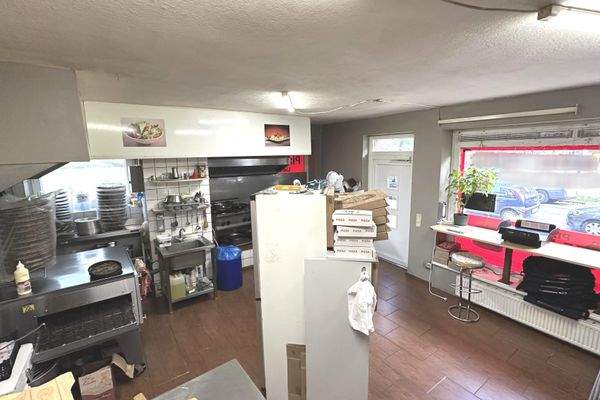 Laden mit Gastroküche