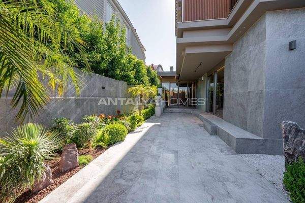 Detached Houses with Gardens and Pools in Kundu Antalya