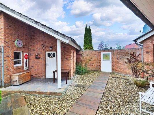 Seiteneingang Garten und Garage