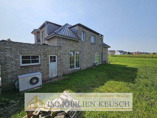 Große Terrasse mit Blick ins Grüne möglich