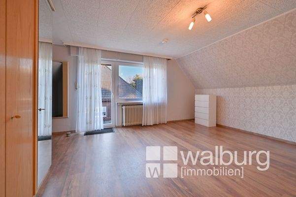 9 großes Elternschlafzimmer