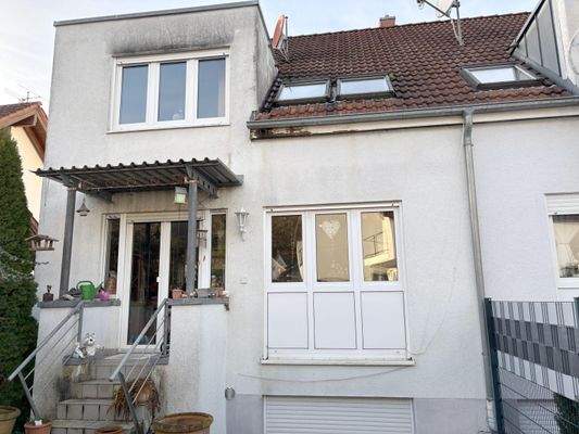 Hausrückseite mit Gartenabgang vom Wohnraum