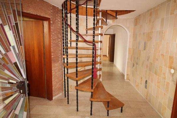 Flur mit Treppenaufgang