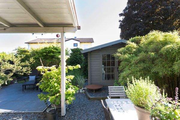 Ein charmantes, zweites, kleineres Gartenhaus