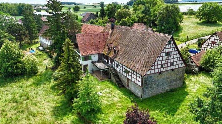 Haupthaus Vogelperspektive Gartenseite