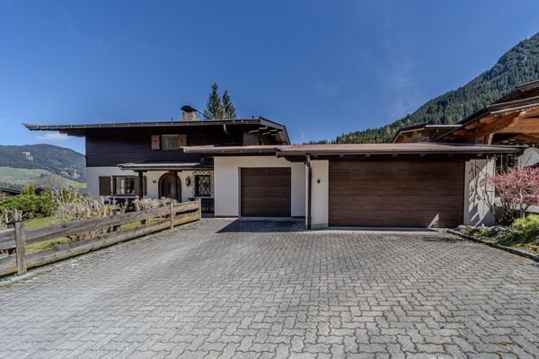 2 Garagen/2 Freistellplätze