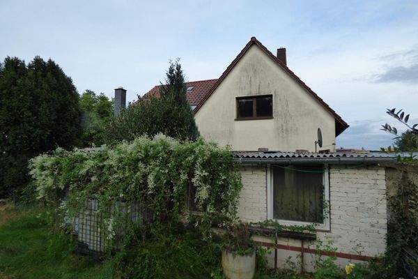 Rückseite Wohnhaus - Neuverputz erforderlich