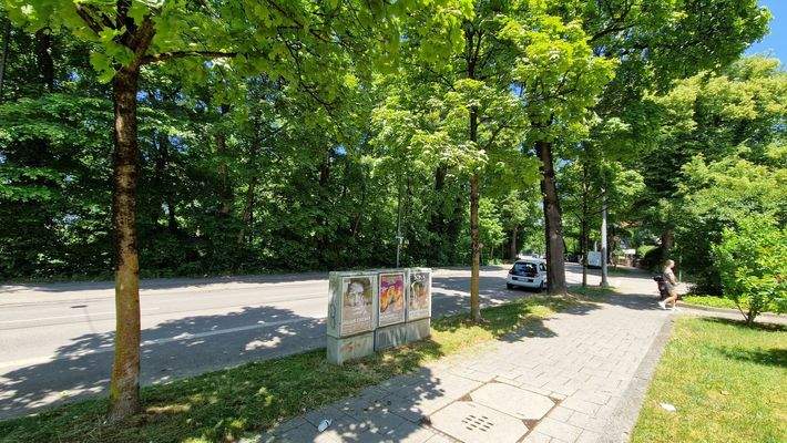 Parkanlage gegenüber