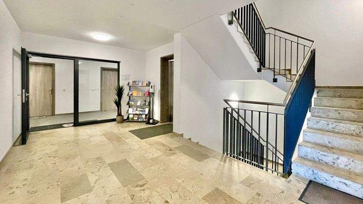 Eingangsbereich Gebäude