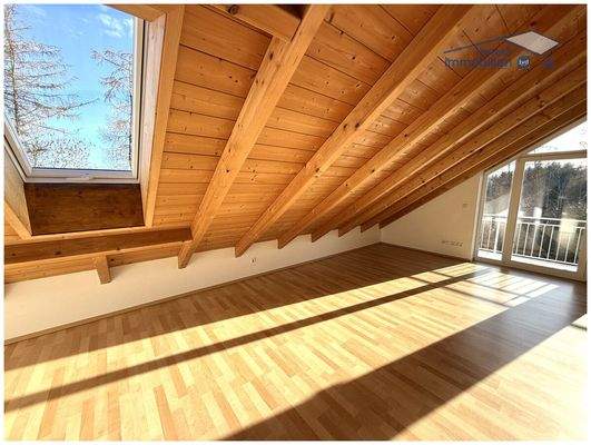 Dachstudio mit hellem, freundlichem Wohnambiente