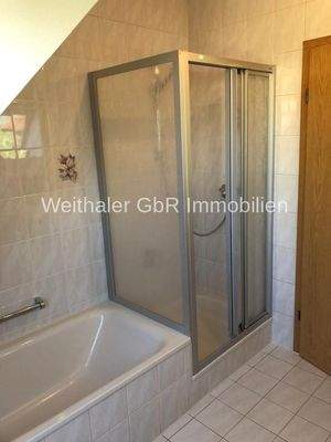 Bad -Wanne und Dusche