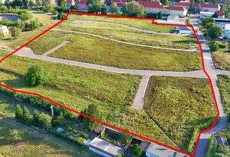 Wohnwert_7_DJI_20260729080224_0094_D_Immo_DrohFlurGesamtfläche.jpg