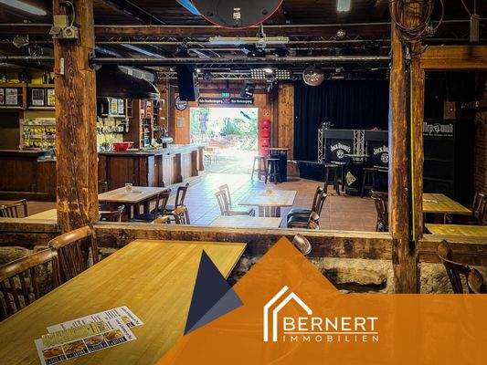 Saal Ausgang zum Biergarten