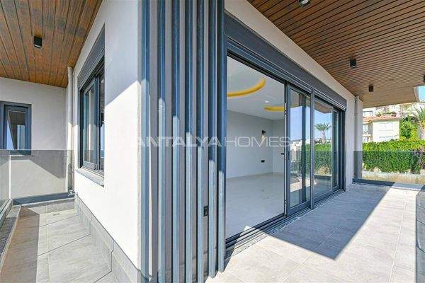 Sea and City-View House with Swimming Pool in Alanya