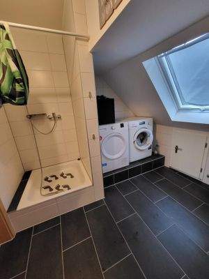 Badezimmer mit Dusche