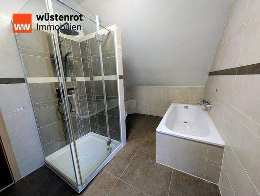 Badezimmer im Dachgeschoss