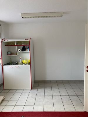 separate Büro / Praxisfläche im Erdgeschoss mit diversen Einzelräumen & Sanitärbereich