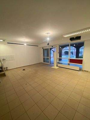 vorderer Ladenbereich.jpg