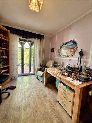 Arbeitszimmer im EG mit Zugang zur Terrasse