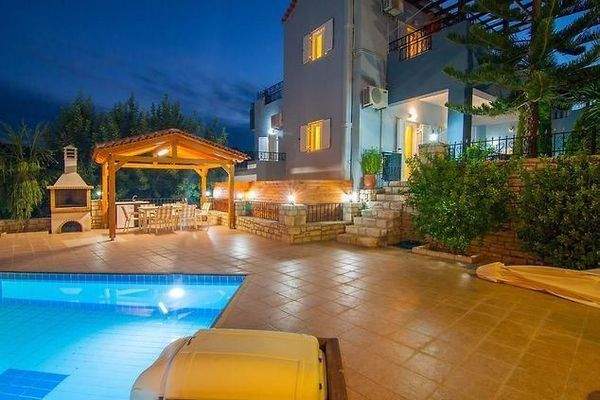 Kreta, Perama: Große Villa mit 2 kleinen Wohnungen zum Verkauf