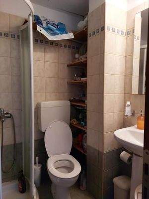 Kreta, Mochlos: Dreistöckige Wohnung direkt am Meer zu verkaufen