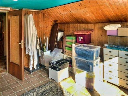 Kinder-/Hobbyzimmer DG