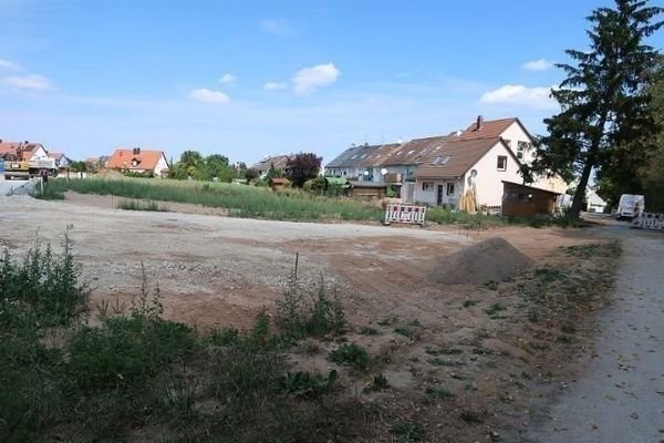 Blick nach Nord mit Erschließungsstraße