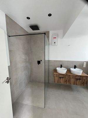 Große Wellness Dusche