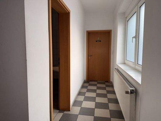 Flur zu den Toiletten