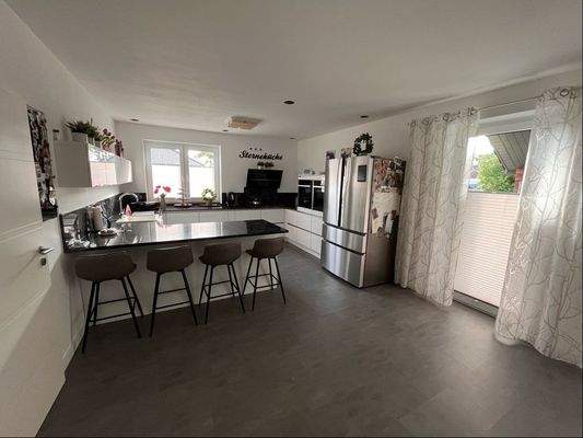 Küche mit hochwertiger EBK