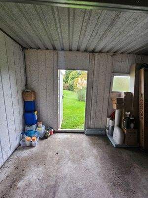 Blick in den Garten von der Garage 