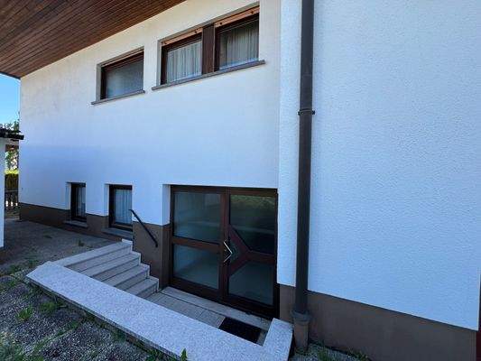 Haus-Linden-Leihgestern-Eingang unten.jpg