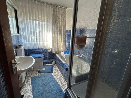 Wannen- und Duschbad EG