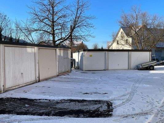 Garagenkomplex mit Einzelgaragen