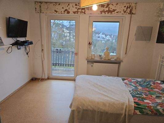 Schlafzimmer mit Balkon 31a