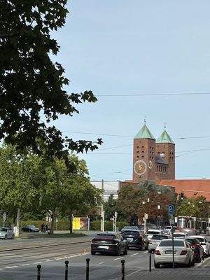 Lage? Geschäft + LAGE?