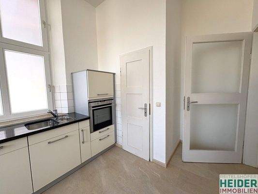 5718 Küche-Zugang Abstellraum