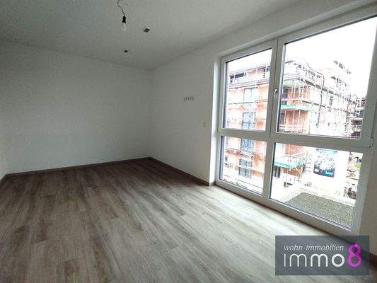 helles, lichtdurchflutetes Schlafzimmer