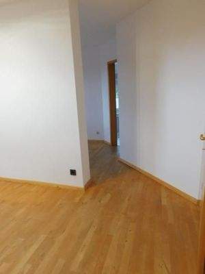 EB13-1 Durchgang zum Bad -Ankleide