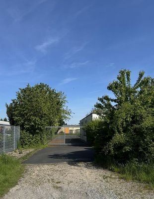 Zufahrt auf das Grundstück