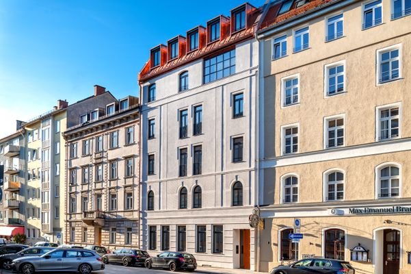 Bildschöner Altbau mit neu gestalteter Fassade