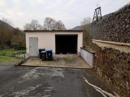Nebengebäude Garage