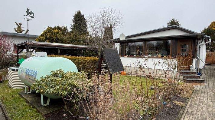 Außenansicht mit Flüssiggastank