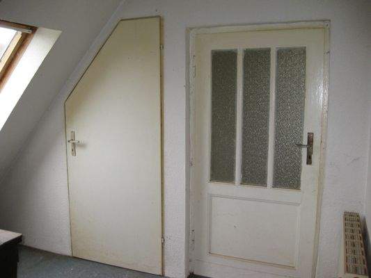 DG: Abseite + 1 Wohnraum, alt ungenutzer Zustand 