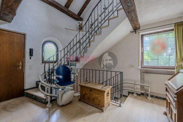 Eingangsbereich mit Treppenlift