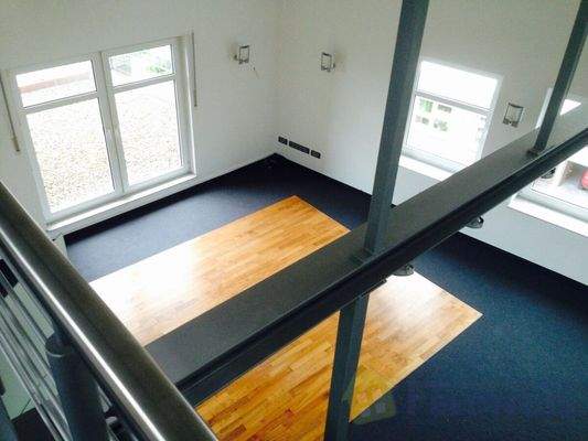 Büroraum mit Galerie Bild 2