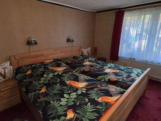 Schlafzimmer im EG.jpeg