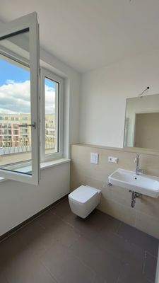 20250930_122211969_iOS